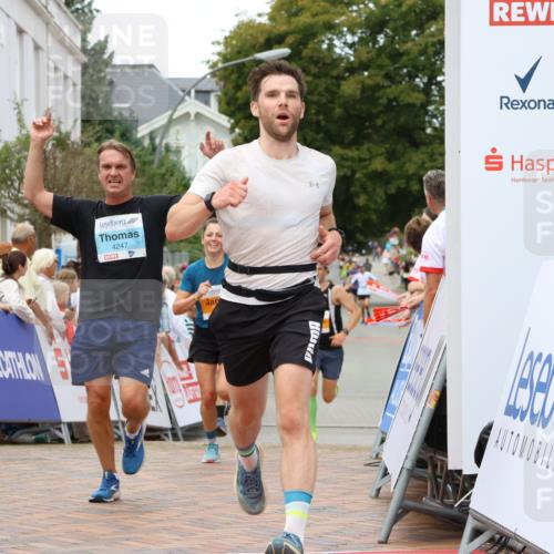 31.08.2025 - 21. Blankeneser Heldenlauf Strokosch-Dieckow http://msf.ph/oto/8682267 31.08.2025 12:05:35 Ziel 5614, 5050, 5575, 4141, 4414, 4329, 4247 meine-sportfotos.de