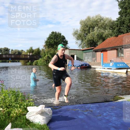 31.08.2025 - Elbe Triathlon Hamburg Luisa Fischer http://msf.ph/oto/8682272 31.08.2025 09:40:12 Schwimmen 796, 877 meine-sportfotos.de