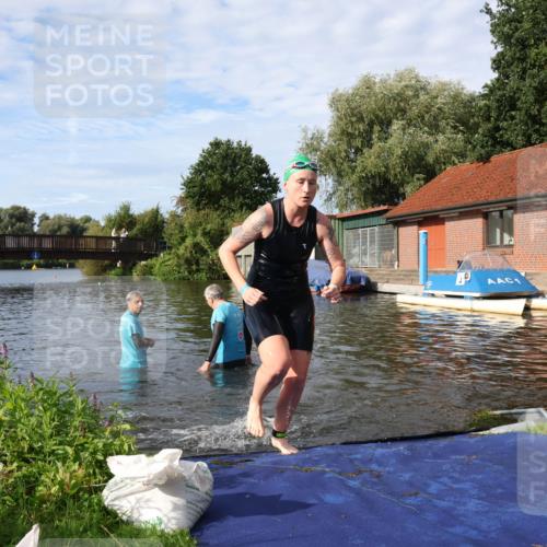 31.08.2025 - Elbe Triathlon Hamburg Luisa Fischer http://msf.ph/oto/8682274 31.08.2025 09:40:12 Schwimmen 796, 877 meine-sportfotos.de