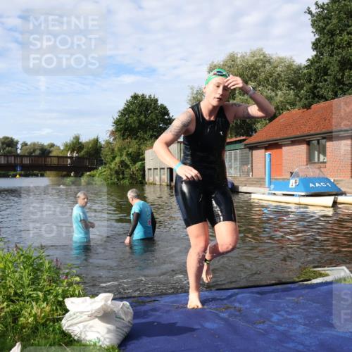 31.08.2025 - Elbe Triathlon Hamburg Luisa Fischer http://msf.ph/oto/8682276 31.08.2025 09:40:13 Schwimmen 796, 877 meine-sportfotos.de