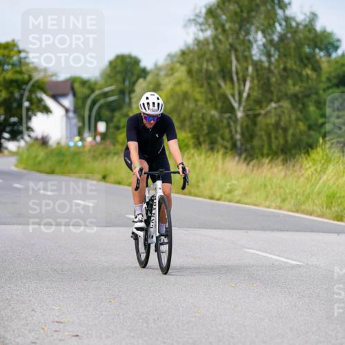 31.08.2025 - Elbe Triathlon Hamburg Michael Burmester http://msf.ph/oto/8682333 31.08.2025 11:02:08 Radfahren 1530, 1534, 1576 meine-sportfotos.de