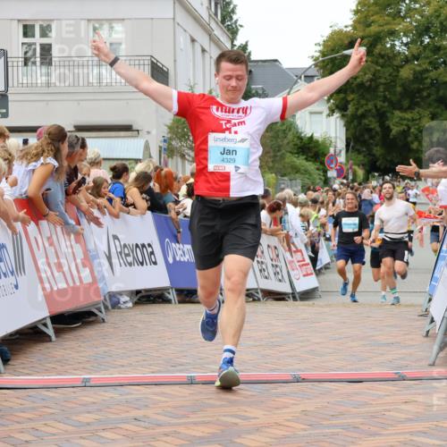 31.08.2025 - 21. Blankeneser Heldenlauf Strokosch-Dieckow http://msf.ph/oto/8682338 31.08.2025 12:05:32 Ziel 5575, 4414, 4329, 4247 meine-sportfotos.de