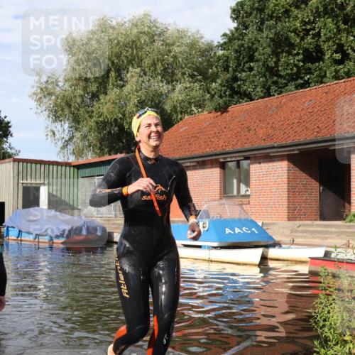31.08.2025 - Elbe Triathlon Hamburg Luisa Fischer http://msf.ph/oto/8682339 31.08.2025 09:43:13 Schwimmen 886 meine-sportfotos.de