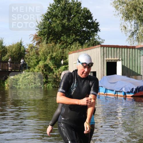 31.08.2025 - Elbe Triathlon Hamburg Luisa Fischer http://msf.ph/oto/8682343 31.08.2025 09:44:19 Schwimmen 923 meine-sportfotos.de