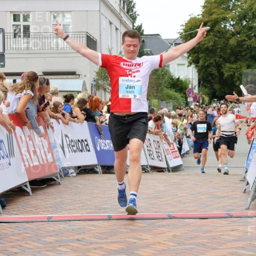 31.08.2025 - 21. Blankeneser Heldenlauf Strokosch-Dieckow http://msf.ph/oto/8682346 31.08.2025 12:05:32 Ziel 5575, 4414, 4329, 4247 meine-sportfotos.de