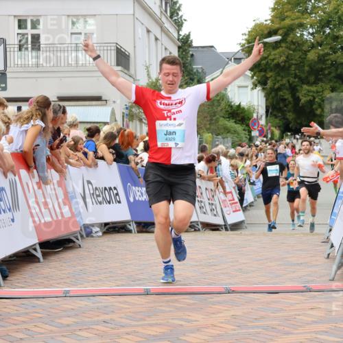 31.08.2025 - 21. Blankeneser Heldenlauf Strokosch-Dieckow http://msf.ph/oto/8682360 31.08.2025 12:05:32 Ziel 5575, 4414, 4329, 4247 meine-sportfotos.de