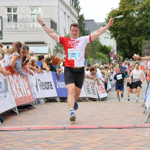 31.08.2025 - 21. Blankeneser Heldenlauf Strokosch-Dieckow http://msf.ph/oto/8682376 31.08.2025 12:05:32 Ziel 5575, 4414, 4329, 4247 meine-sportfotos.de