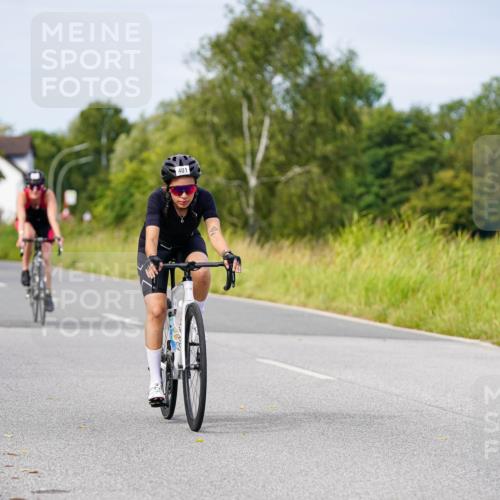 31.08.2025 - Elbe Triathlon Hamburg Michael Burmester http://msf.ph/oto/8682398 31.08.2025 11:02:43 Radfahren 401, 1332, 1512 meine-sportfotos.de