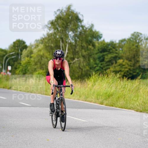 31.08.2025 - Elbe Triathlon Hamburg Michael Burmester http://msf.ph/oto/8682405 31.08.2025 11:02:44 Radfahren 401, 1332, 1379, 1512 meine-sportfotos.de