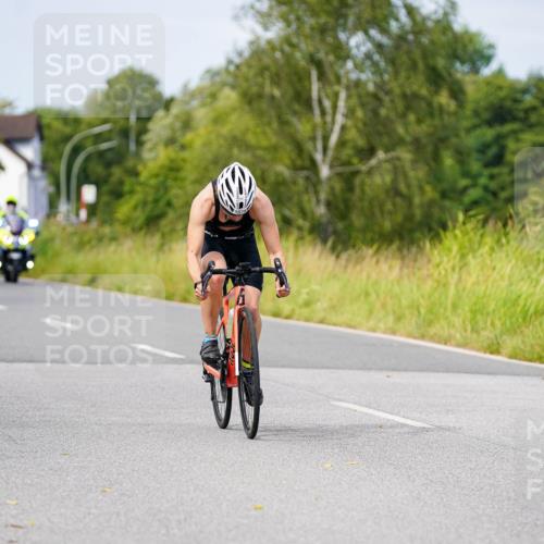 31.08.2025 - Elbe Triathlon Hamburg Michael Burmester http://msf.ph/oto/8682412 31.08.2025 11:02:50 Radfahren 1379 meine-sportfotos.de