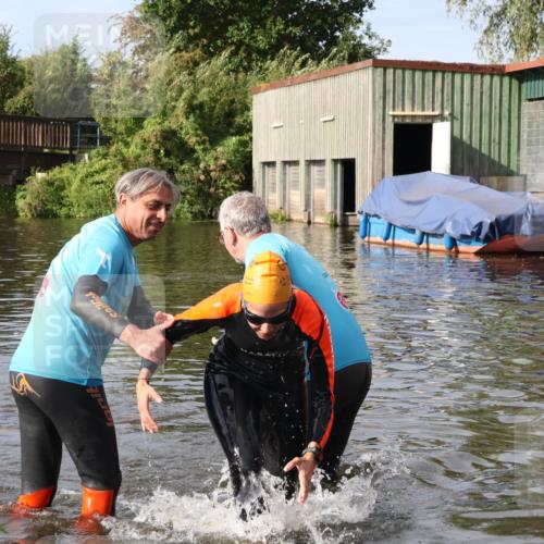 31.08.2025 - Elbe Triathlon Hamburg Luisa Fischer http://msf.ph/oto/8682450 31.08.2025 09:51:32 Schwimmen 401, 794 meine-sportfotos.de