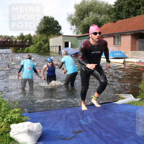 31.08.2025 - Elbe Triathlon Hamburg Luisa Fischer http://msf.ph/oto/8682477 31.08.2025 10:10:37 Schwimmen 942, 965, 968, 986, 1078, 1085, 1091 meine-sportfotos.de