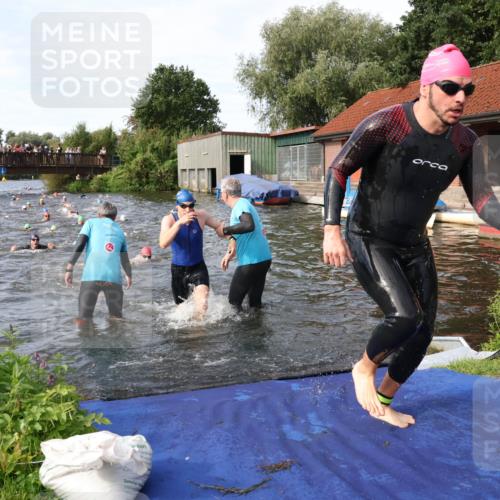 31.08.2025 - Elbe Triathlon Hamburg Luisa Fischer http://msf.ph/oto/8682478 31.08.2025 10:10:37 Schwimmen 942, 965, 968, 986, 1078, 1085, 1091 meine-sportfotos.de