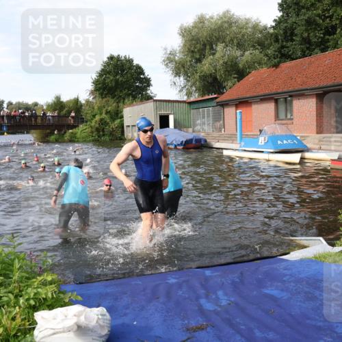 31.08.2025 - Elbe Triathlon Hamburg Luisa Fischer http://msf.ph/oto/8682483 31.08.2025 10:10:38 Schwimmen 942, 965, 968, 1078, 1085, 1091 meine-sportfotos.de