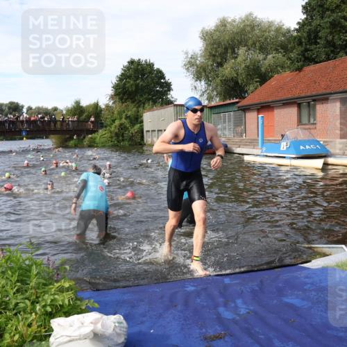 31.08.2025 - Elbe Triathlon Hamburg Luisa Fischer http://msf.ph/oto/8682484 31.08.2025 10:10:38 Schwimmen 942, 965, 968, 1078, 1085, 1091 meine-sportfotos.de