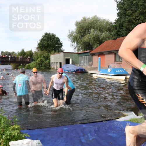 31.08.2025 - Elbe Triathlon Hamburg Luisa Fischer http://msf.ph/oto/8682508 31.08.2025 10:10:43 Schwimmen 942, 950, 960, 965, 968, 998, 1033, 1042, 1070, 1078, 1085, 1106 meine-sportfotos.de