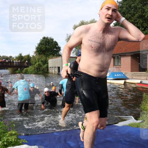 31.08.2025 - Elbe Triathlon Hamburg Luisa Fischer http://msf.ph/oto/8682526 31.08.2025 10:10:46 Schwimmen 950, 960, 965, 968, 971, 998, 1009, 1033, 1037, 1042, 1070, 1078, 1085, 1106 meine-sportfotos.de