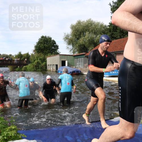 31.08.2025 - Elbe Triathlon Hamburg Luisa Fischer http://msf.ph/oto/8682528 31.08.2025 10:10:47 Schwimmen 950, 960, 965, 968, 971, 998, 1005, 1009, 1033, 1037, 1042, 1070, 1077, 1078, 1106 meine-sportfotos.de