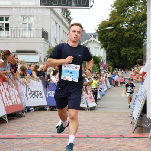 31.08.2025 - 21. Blankeneser Heldenlauf Strokosch-Dieckow http://msf.ph/oto/8682539 31.08.2025 12:04:49 Ziel 4411, 4407 meine-sportfotos.de