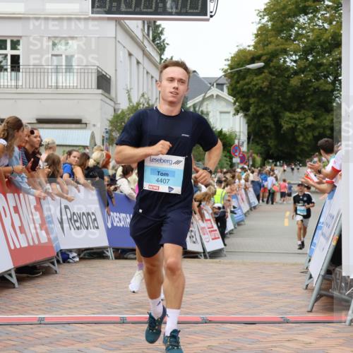31.08.2025 - 21. Blankeneser Heldenlauf Strokosch-Dieckow http://msf.ph/oto/8682548 31.08.2025 12:04:49 Ziel 4411, 4407 meine-sportfotos.de