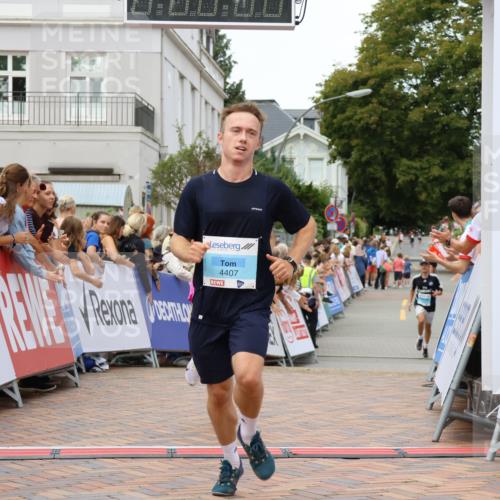 31.08.2025 - 21. Blankeneser Heldenlauf Strokosch-Dieckow http://msf.ph/oto/8682555 31.08.2025 12:04:49 Ziel 4411, 4407 meine-sportfotos.de
