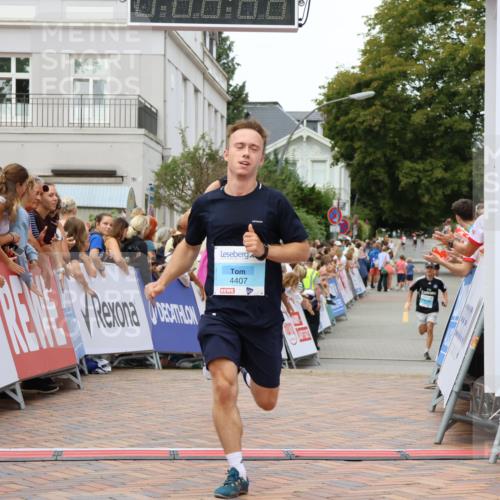31.08.2025 - 21. Blankeneser Heldenlauf Strokosch-Dieckow http://msf.ph/oto/8682570 31.08.2025 12:04:49 Ziel 4411, 4407 meine-sportfotos.de