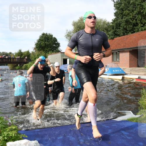 31.08.2025 - Elbe Triathlon Hamburg Luisa Fischer http://msf.ph/oto/8682576 31.08.2025 10:10:56 Schwimmen 947, 950, 961, 971, 974, 984, 1005, 1009, 1024, 1037, 1042, 1051, 1077, 1081 meine-sportfotos.de