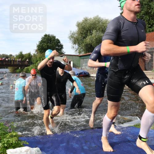 31.08.2025 - Elbe Triathlon Hamburg Luisa Fischer http://msf.ph/oto/8682579 31.08.2025 10:10:56 Schwimmen 947, 950, 961, 971, 974, 984, 1005, 1009, 1024, 1037, 1042, 1051, 1077, 1081 meine-sportfotos.de