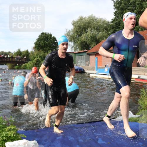 31.08.2025 - Elbe Triathlon Hamburg Luisa Fischer http://msf.ph/oto/8682581 31.08.2025 10:10:57 Schwimmen 939, 947, 950, 961, 971, 974, 984, 1005, 1009, 1024, 1037, 1042, 1051, 1063, 1077, 1081 meine-sportfotos.de