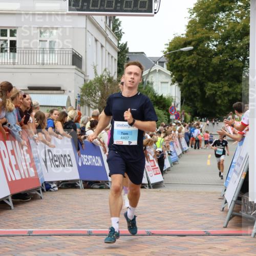 31.08.2025 - 21. Blankeneser Heldenlauf Strokosch-Dieckow http://msf.ph/oto/8682585 31.08.2025 12:04:49 Ziel 4411, 4407 meine-sportfotos.de