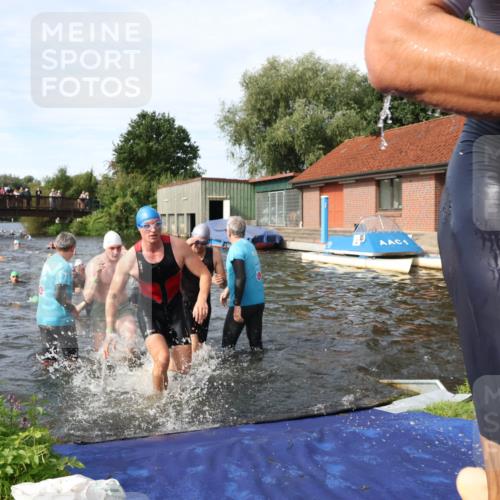 31.08.2025 - Elbe Triathlon Hamburg Luisa Fischer http://msf.ph/oto/8682594 31.08.2025 10:10:59 Schwimmen 939, 947, 955, 961, 974, 984, 1005, 1009, 1024, 1037, 1051, 1063, 1077, 1081 meine-sportfotos.de