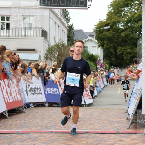 31.08.2025 - 21. Blankeneser Heldenlauf Strokosch-Dieckow http://msf.ph/oto/8682600 31.08.2025 12:04:49 Ziel 4411, 4407 meine-sportfotos.de