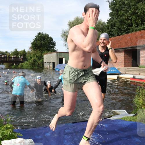 31.08.2025 - Elbe Triathlon Hamburg Luisa Fischer http://msf.ph/oto/8682605 31.08.2025 10:11:01 Schwimmen 939, 947, 955, 961, 974, 984, 1000, 1005, 1024, 1051, 1063, 1077, 1081, 1099 meine-sportfotos.de