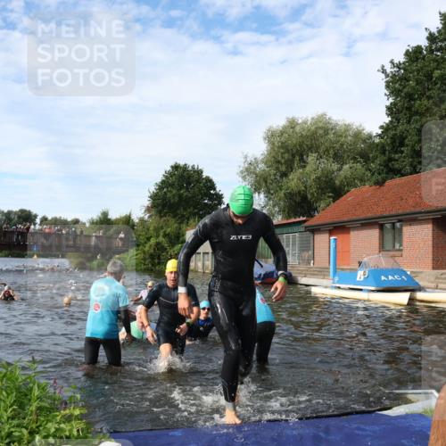 31.08.2025 - Elbe Triathlon Hamburg Luisa Fischer http://msf.ph/oto/8682615 31.08.2025 10:11:11 Schwimmen 936, 939, 953, 955, 978, 1000, 1063, 1074, 1095, 1099 meine-sportfotos.de