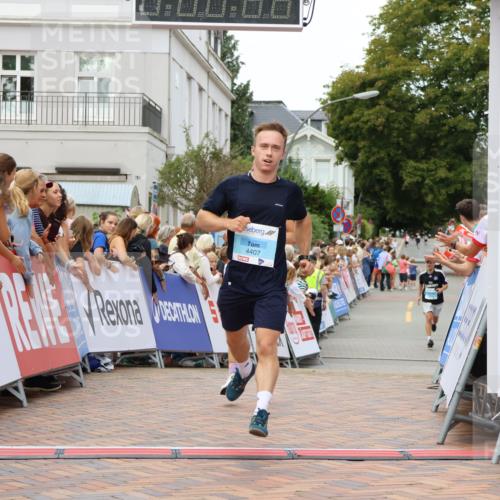 31.08.2025 - 21. Blankeneser Heldenlauf Strokosch-Dieckow http://msf.ph/oto/8682619 31.08.2025 12:04:48 Ziel 4411, 4407, 4436 meine-sportfotos.de