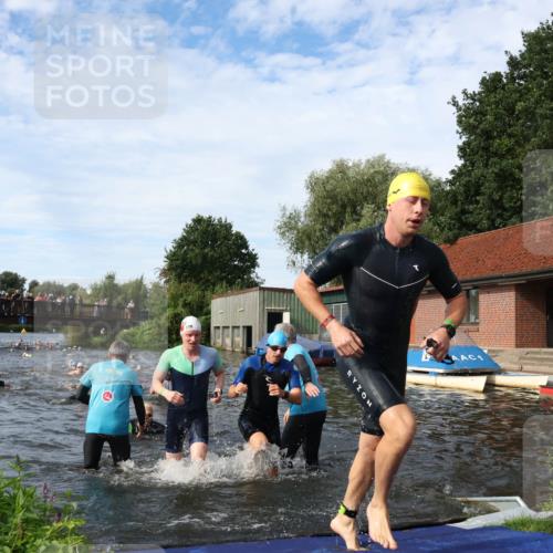 31.08.2025 - Elbe Triathlon Hamburg Luisa Fischer http://msf.ph/oto/8682628 31.08.2025 10:11:13 Schwimmen 936, 953, 978, 1000, 1049, 1074, 1095, 1099 meine-sportfotos.de