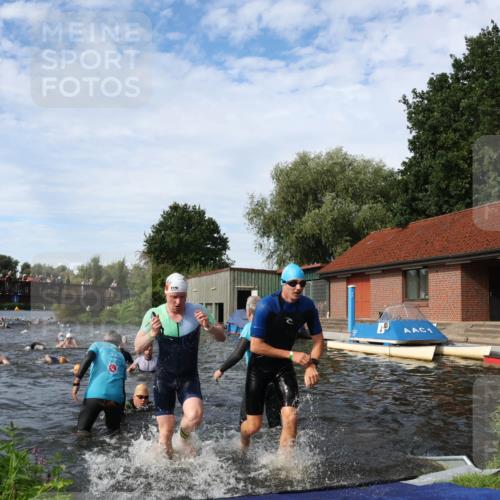 31.08.2025 - Elbe Triathlon Hamburg Luisa Fischer http://msf.ph/oto/8682631 31.08.2025 10:11:13 Schwimmen 936, 953, 978, 1000, 1049, 1074, 1095, 1099 meine-sportfotos.de