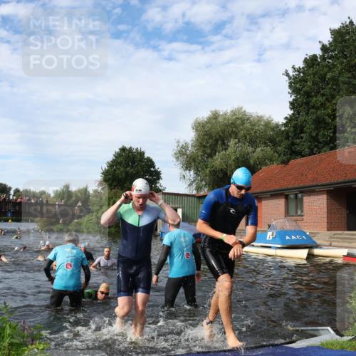31.08.2025 - Elbe Triathlon Hamburg Luisa Fischer http://msf.ph/oto/8682632 31.08.2025 10:11:14 Schwimmen 936, 953, 978, 1000, 1049, 1074, 1095, 1097, 1099 meine-sportfotos.de