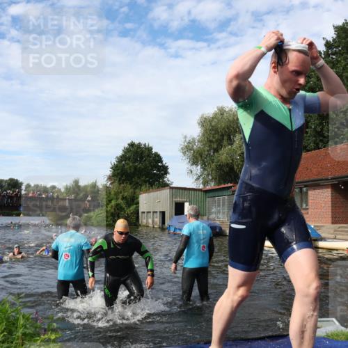 31.08.2025 - Elbe Triathlon Hamburg Luisa Fischer http://msf.ph/oto/8682640 31.08.2025 10:11:15 Schwimmen 936, 953, 978, 1000, 1049, 1074, 1095, 1097 meine-sportfotos.de