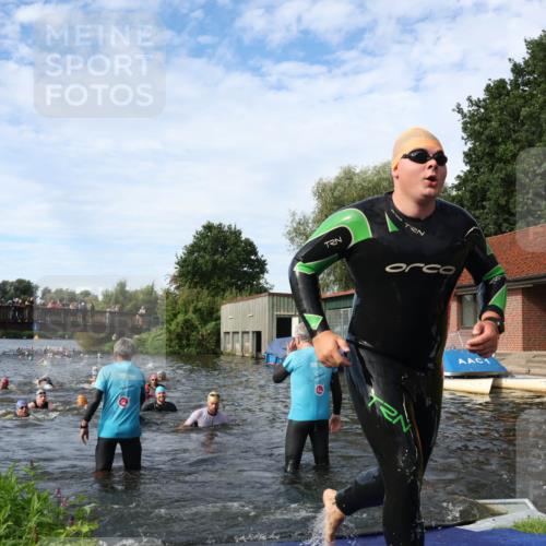 31.08.2025 - Elbe Triathlon Hamburg Luisa Fischer http://msf.ph/oto/8682647 31.08.2025 10:11:16 Schwimmen 936, 953, 978, 1049, 1074, 1095, 1097 meine-sportfotos.de