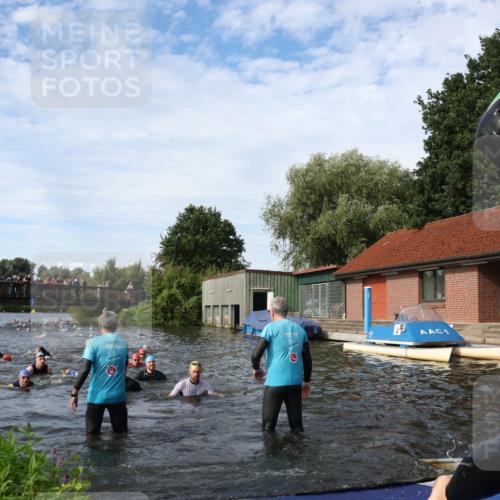 31.08.2025 - Elbe Triathlon Hamburg Luisa Fischer http://msf.ph/oto/8682648 31.08.2025 10:11:17 Schwimmen 936, 953, 978, 1001, 1049, 1074, 1095, 1097 meine-sportfotos.de