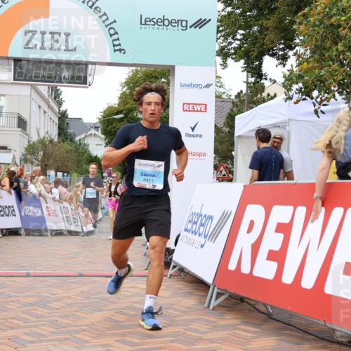 31.08.2025 - 21. Blankeneser Heldenlauf Strokosch-Dieckow http://msf.ph/oto/8682652 31.08.2025 12:04:47 Ziel 4411, 4407, 4436 meine-sportfotos.de