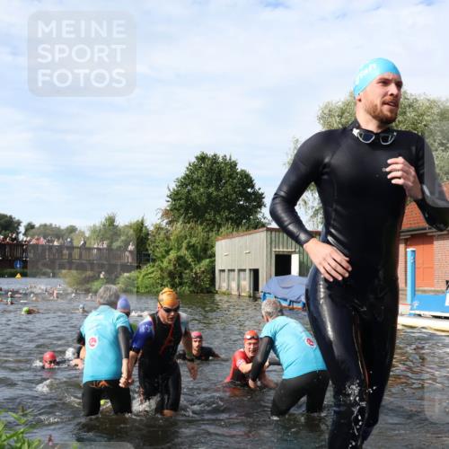 31.08.2025 - Elbe Triathlon Hamburg Luisa Fischer http://msf.ph/oto/8682660 31.08.2025 10:11:24 Schwimmen 957, 975, 983, 996, 1001, 1049, 1065, 1083, 1095, 1097, 1107 meine-sportfotos.de