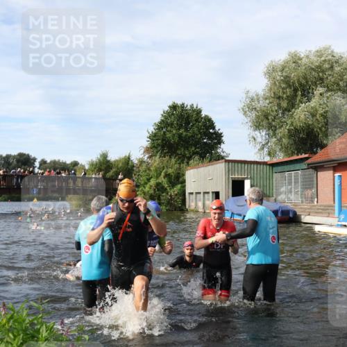 31.08.2025 - Elbe Triathlon Hamburg Luisa Fischer http://msf.ph/oto/8682665 31.08.2025 10:11:25 Schwimmen 957, 975, 983, 996, 1001, 1049, 1065, 1083, 1095, 1097, 1107 meine-sportfotos.de