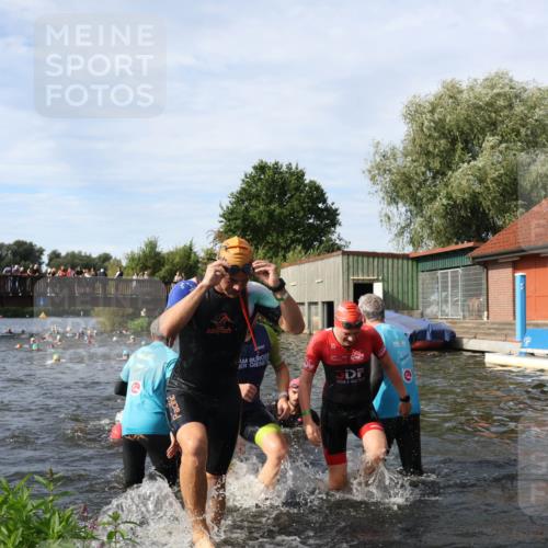 31.08.2025 - Elbe Triathlon Hamburg Luisa Fischer http://msf.ph/oto/8682668 31.08.2025 10:11:25 Schwimmen 957, 975, 983, 996, 1001, 1049, 1065, 1083, 1095, 1097, 1107 meine-sportfotos.de