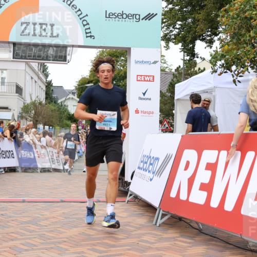 31.08.2025 - 21. Blankeneser Heldenlauf Strokosch-Dieckow http://msf.ph/oto/8682669 31.08.2025 12:04:46 Ziel 4411, 4407, 4436 meine-sportfotos.de