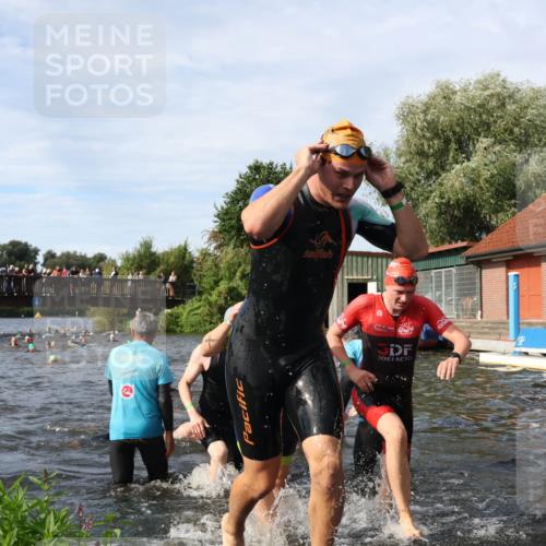 31.08.2025 - Elbe Triathlon Hamburg Luisa Fischer http://msf.ph/oto/8682672 31.08.2025 10:11:26 Schwimmen 957, 975, 983, 996, 1001, 1043, 1049, 1065, 1083, 1097, 1107, 1109 meine-sportfotos.de