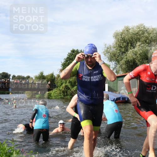 31.08.2025 - Elbe Triathlon Hamburg Luisa Fischer http://msf.ph/oto/8682677 31.08.2025 10:11:27 Schwimmen 957, 975, 983, 996, 1001, 1043, 1065, 1083, 1096, 1097, 1107, 1109 meine-sportfotos.de