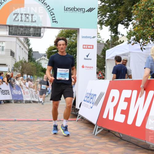 31.08.2025 - 21. Blankeneser Heldenlauf Strokosch-Dieckow http://msf.ph/oto/8682678 31.08.2025 12:04:46 Ziel 4411, 4407, 4436 meine-sportfotos.de