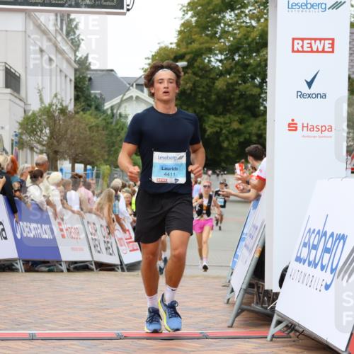 31.08.2025 - 21. Blankeneser Heldenlauf Strokosch-Dieckow http://msf.ph/oto/8682687 31.08.2025 12:04:46 Ziel 4411, 4407, 4436 meine-sportfotos.de